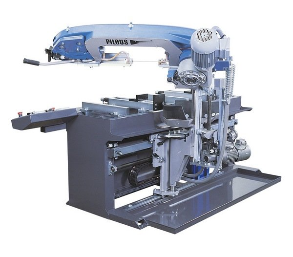 Pila Pilous ARG 240 Akrobat